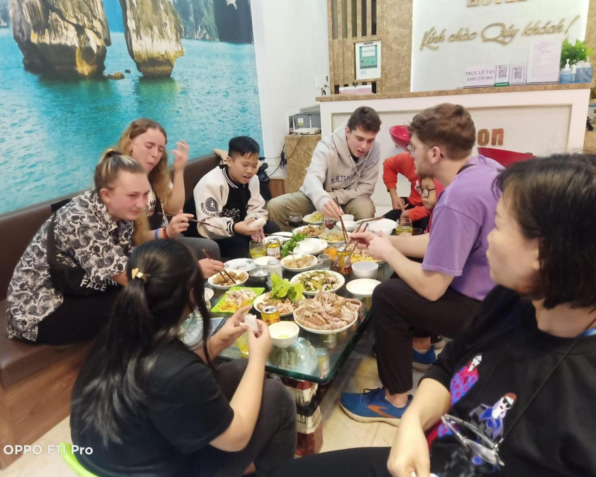 Ha Long Fancy Hostel With Vegetarian And Vegan Restaurant Zewnętrze zdjęcie